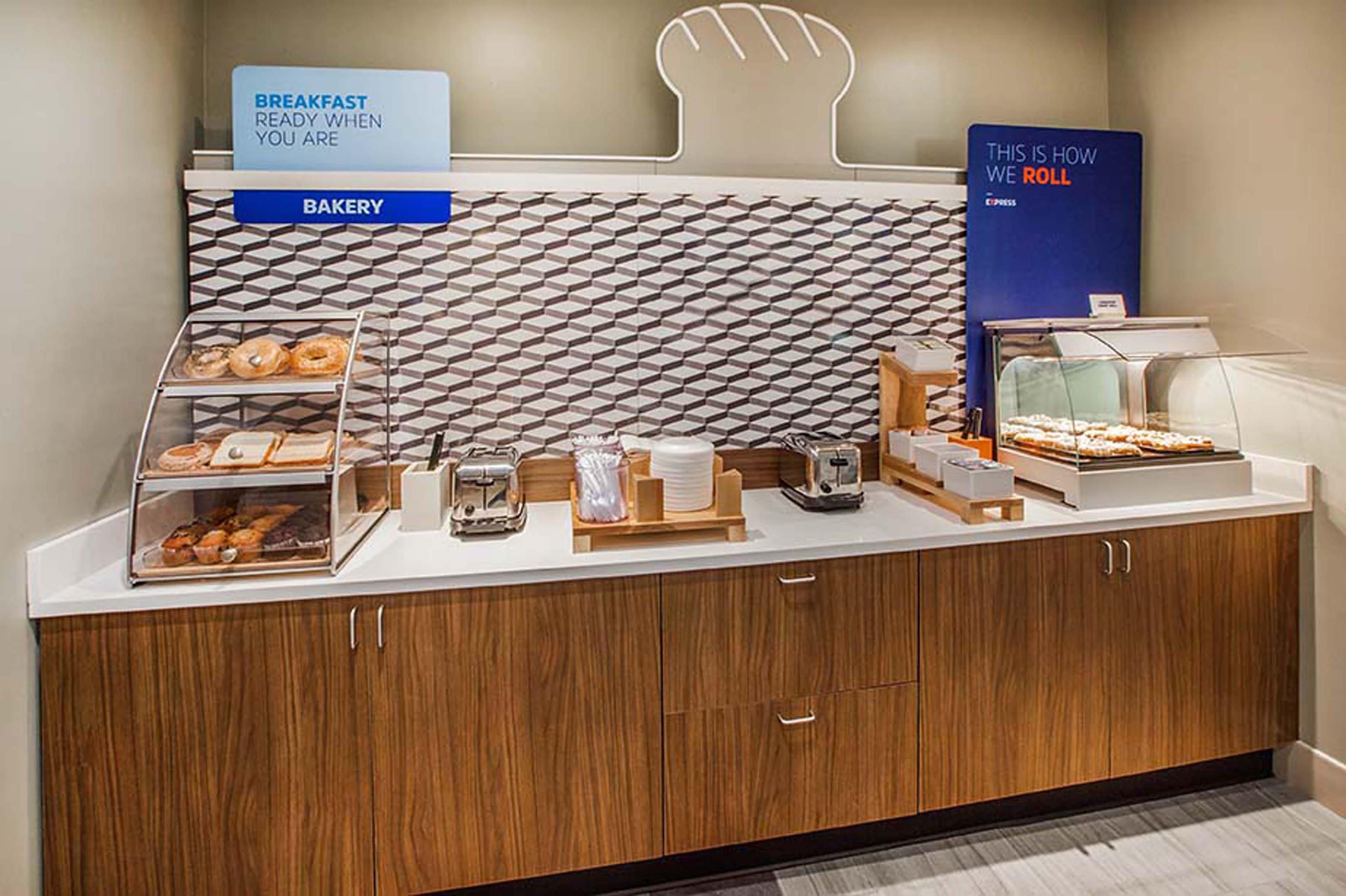 Holiday Inn Express & Suites Laurel Lakes By Ihg Exteriör bild