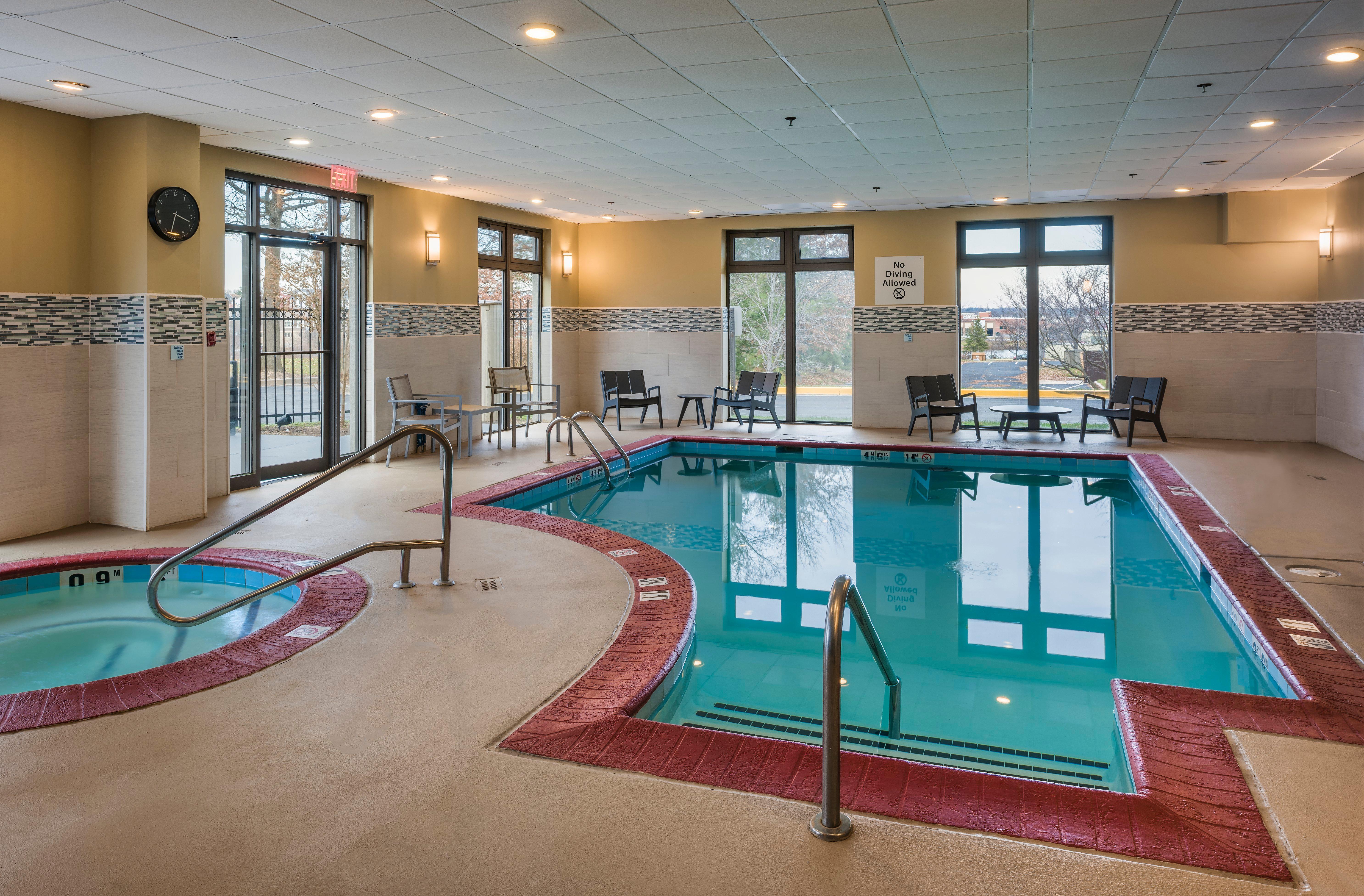 Holiday Inn Express & Suites Laurel Lakes By Ihg Exteriör bild